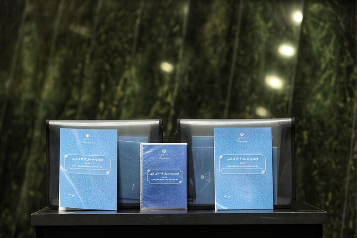  سیگنال عجیب بودجه ۱۴۰۳ به اقتصاد ایران فشار افزایش ۵۰ درصدی مالیات‌ها روی دوش کیست؟ / حقوق‌بگیران در مقابل تورم ۴۰ درصد کم آوردند