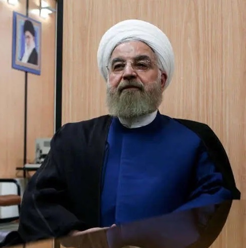 حمله تند کیهان به روحانی: چند ماهی است زبان باز کرده و هر روز در جمعی سخنانی می‌گوید که مرغ پخته هم از شنیدن آن خنده‌اش می‌گیرد