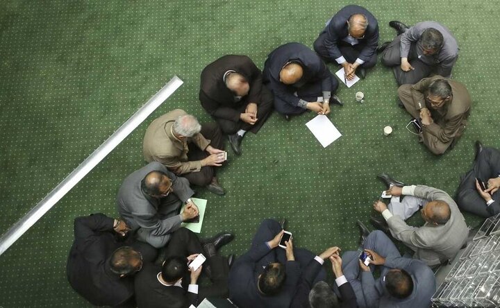 گزارشی از سهم مستقلین و اصولگرایان از هیات رئیسه ۱۱ کمیسیون تخصصی پارلمان/ تاجگردون در صدر کلیدی‌ترین کمیسیون مجلس /وزیر احمدی نژاد به ریاست رسید+ جدول