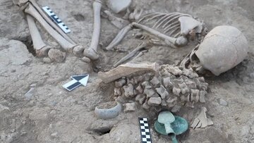 این دیسک عجیب از یک گور باستانی سردرآورد!/ عکس