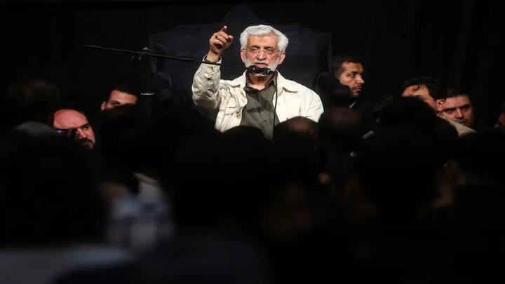 حمله مجدد جلیلی به پزشکیان با حربه «رشد ۸ درصدی»؛ بحث‌های غلطی وجود دارد که این رشد را منوط به وجود سرمایه می‌دانند/ در مسیر پیشرفت، تحریم است