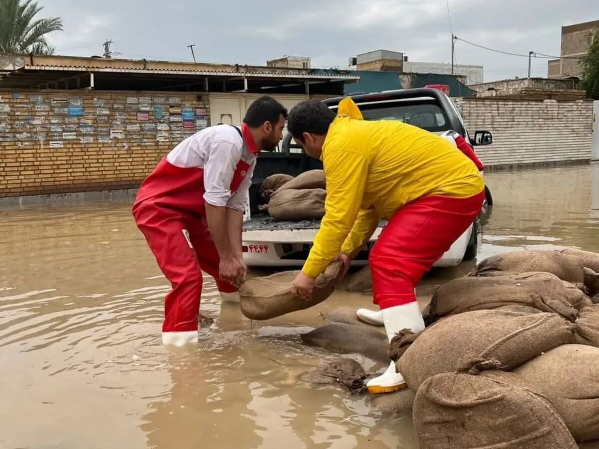  ۱۱ شهر خوزستان درگیر آبگرفتگی‌ اند / تخلیه آب از منازل در اهواز