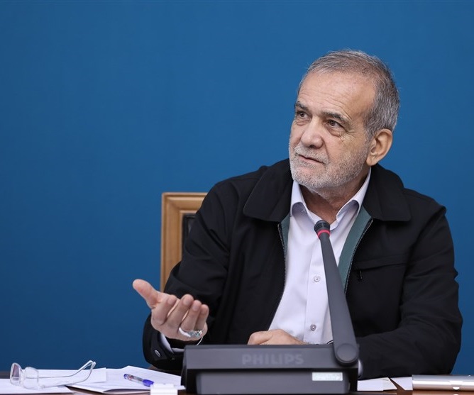 پزشکیان: شهید سلیمانی انسانی بود که هیچ‌وقت داخل جریانات سیاسی نشد و مطیع رهبرش بود/ دشمن دنبال ایجاد اختلاف است تا کشور را با مشکل ایجاد کند