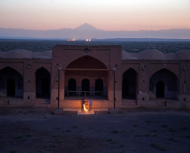  مدیرکل میراث فرهنگی قم برکنار شد / تعطیلی کاروانسرای دیرگچین به علت برپایی «کنسرت فرضی»