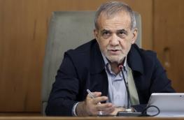 پزشکیان در اولین جلسه هیئت دولت پس از رای اعتماد مجلس به کابینه:انتخاب مدیران بر اساس رفاقت و انتساب به گروه‌ها یا جناح‌ها انجام نخواهد شد/نیاز به اعتماد جامعه داریم، مردم بر اساس رفتار کلیت دولت در این انتخاب‌ها به ما اعتماد می‌کنند