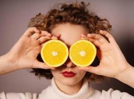  برای سلامت پوست و مو چه بخوریم و چه نخوریم؟ ۵ ماده غذایی مفید برای داشتن پوست و موی سالم
