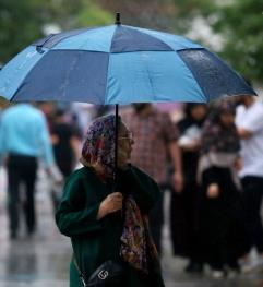  وضعیت آب و هوا، امروز ۱۳ آبان ۱۴۰۳؛ افزایش آلاینده‌ها در تهران، کرج و اصفهان / تداوم بارش باران و وزش باد شدید در نیمه شمالی و غرب کشور / دمای پایتخت بین ۱۵ تا ۲۲ درجه