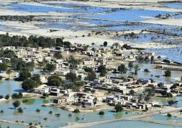 معین الدین سعیدی، نماینده چابهار: بعد از گذشت چند روز از سیل سیستان، کماکان چندین جاده مسدود است و برخی از روستا‌ها هیچ ارتباطی ندارند / حدود ۴۰۰ هزار نفر متأثر از شرایط سیل قرار گرفته‌اند؛ برآورد دقیقی از کسانی که آسیب جدی دیده‌اند وجود ندارد