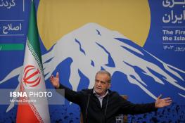 پزشکیان تسلطش بر زبان انگلیسی را به رخ کشید /او با این وزرا و معاونان به جمع اهالی رسانه آمد /ردیف اول به خبرنگاران رسید نه مدیران/حواشی نشست خبری