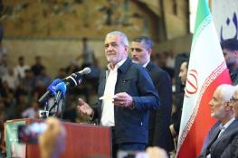  پزشکیان: به هر کس می‌گویم آدم معرفی کنید، همه افراد خودشان را معرفی می‌کنند / بار سنگینی روی دوش‌های خودم احساس می‌کنم؛ خداوکیلی خیلی سخت است