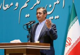  همتی: در اولین جلسه ستاد اقتصادی دولت به این نتیجه رسیدیم که دشواری معیشت مردم از حد معمول خارج شده / موضوعاتی همچون قیمت گذاری دستوری و مداخله دولت در بخش‌های مختلف اقتصادی به مشکلات دامن می‌زند