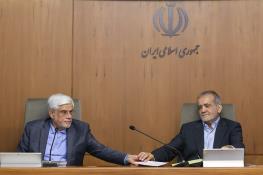  پزشکیان در اولین جلسه هیئت دولت: باید کابینه‌ای تشکیل دهیم که جلوه وفاق ملی باشد / اینکه گاهاً گفته می‌شود برخی مسئولان دولت با یکدیگر اختلاف دارند، برای من نامفهوم است