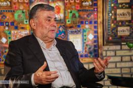 محمد صدر: رایزنی های پزشکیان برای بازگشت ظریف به دولت جوانمردانه بود / اقدامات تندروها موثر واقع نمی‌شود