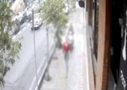  واکنش پلیس پایتخت به درگیری راکب موتور و خانمی جوان در خیابان آفریقا: برای شخص موتور سوار پرونده‌ای با موضوع ایجاد مزاحمت برای بانوان تشکیل و به مرجع قضایی ارسال گردید 