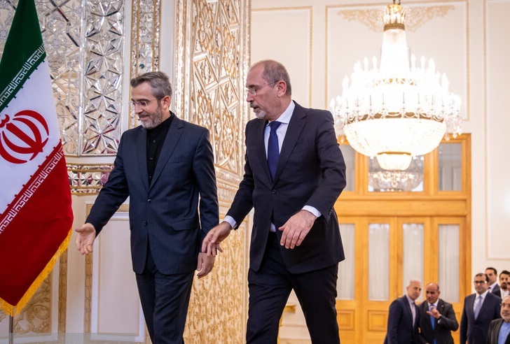   وزیر خارجه اردن: به همتای ایرانی خود گفتم که من اینجا نیستم که حامل پیامی از اسرائیل به ایران باشم و برعکس / آقای باقری هم تکذیب کرد که یک مقام ایرانی گفته است «قرار است پیام‌هایی را از تهران به تل آویو بفرستم»