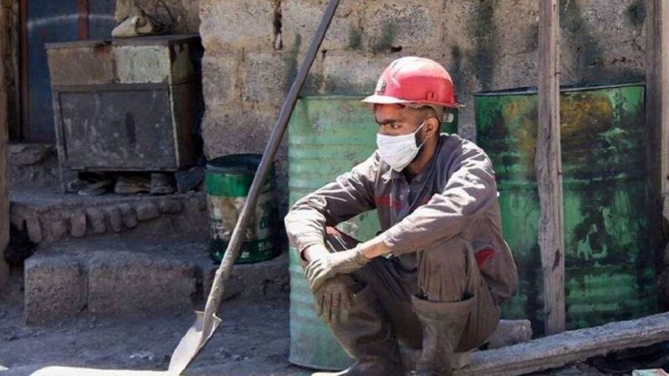 صادقی، رئیس اتحادیه پیشکسوتان جامعه‌ی کارگری »: حقوق زیر ۱۵ میلیون تومان یعنی فقر! / دولت زیر بار افزایش مجدد حقوق نمی‌رود / با حقوق ریالی، هزینه دلاری داریم