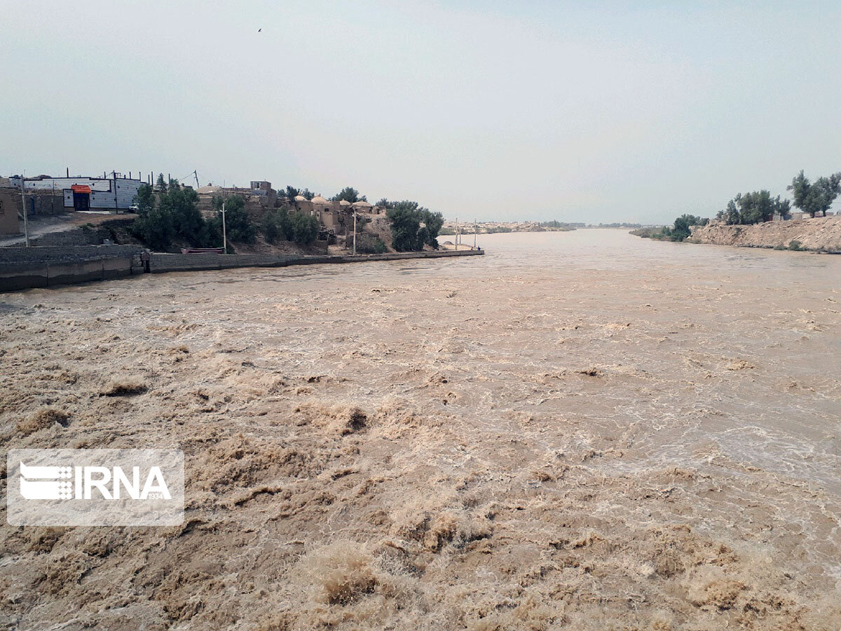  سیل در سیستان و بلوچستان: ۴۸ ساعت انتظار برای امدارسانی روی درخت/ «هنوز مسیر ۱۵ روستا مسدود است»