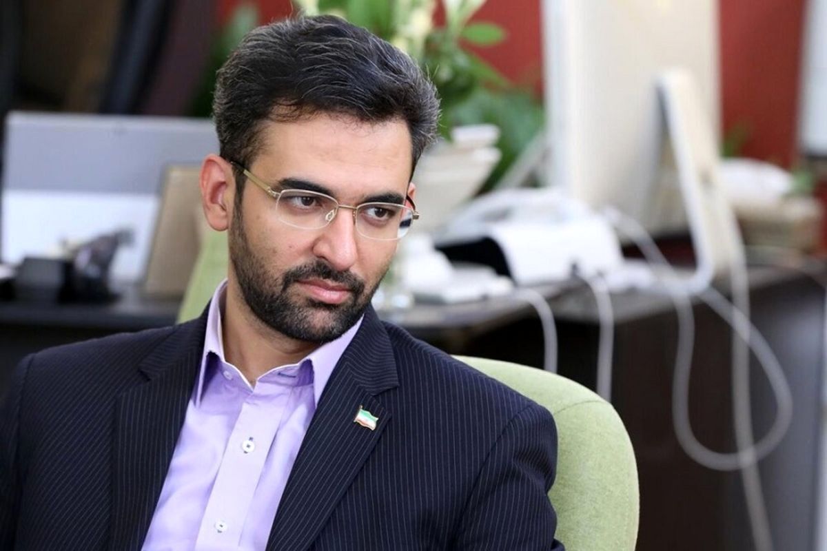 آذری جهرمی: نگاه کارآفرینانه در تولید خودروی برقی با پرداخت دو میلیارد یوروی ناقابل به یک شرکت ساختمانی شرقی برای اختصاص بازار ۲۵۰۰ دستگاه اتوبوس برقی تهران، در حال از بین رفتن است / سکوت جناب میرسلیم هم در این فقره جالب است