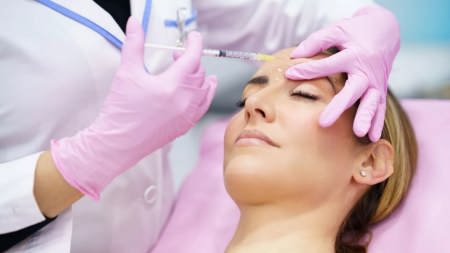  از پوست موز تا تخم کتان؛ آیا روش‌های خانگی می‌توانند جای بوتاکس را بگیرد؟