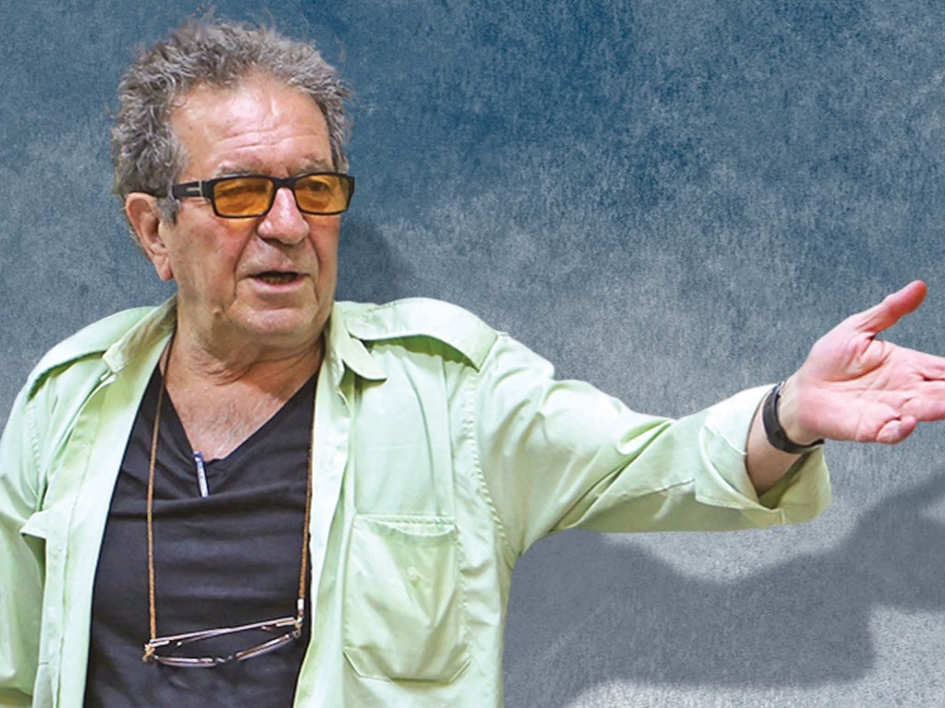 اعلام تحصن داریوش مهرجویی مقابل ساختمان وزارت ارشاد: پشت پرده مثل اشباح حکم صادر می‌کنید